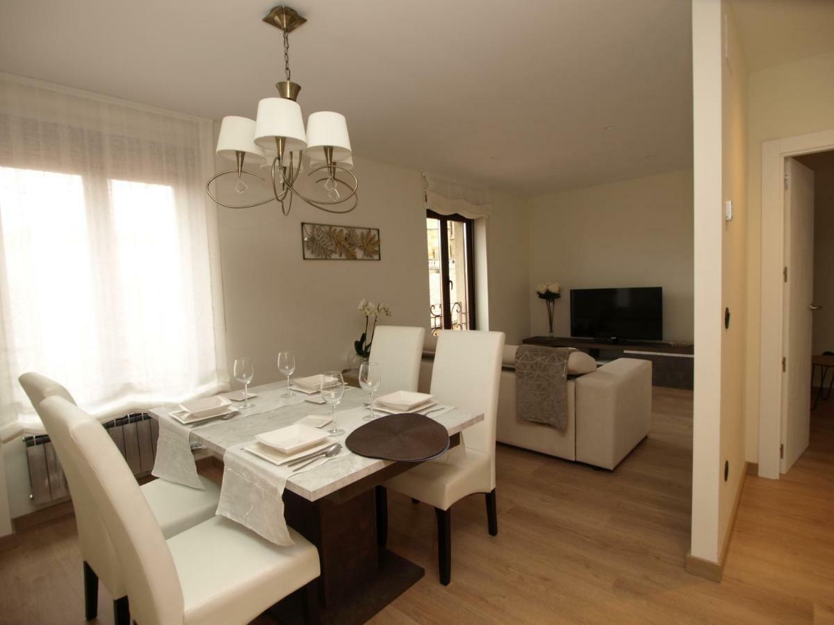 Apartamentos M.Bell เลออน ภายนอก รูปภาพ